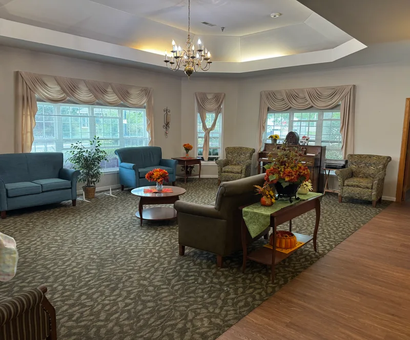 Common lounge area at Adava Care Glendale assisted living