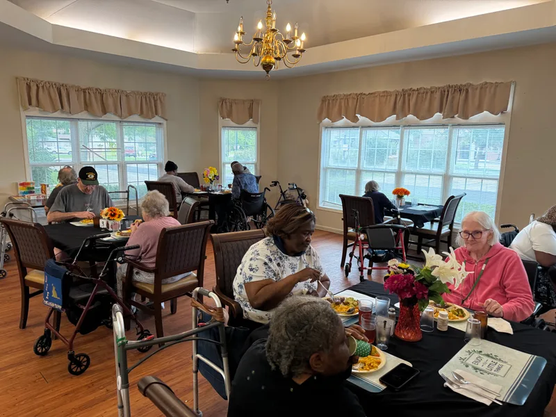 Residents enjoying a meal at Adava Care Glendale assisted living